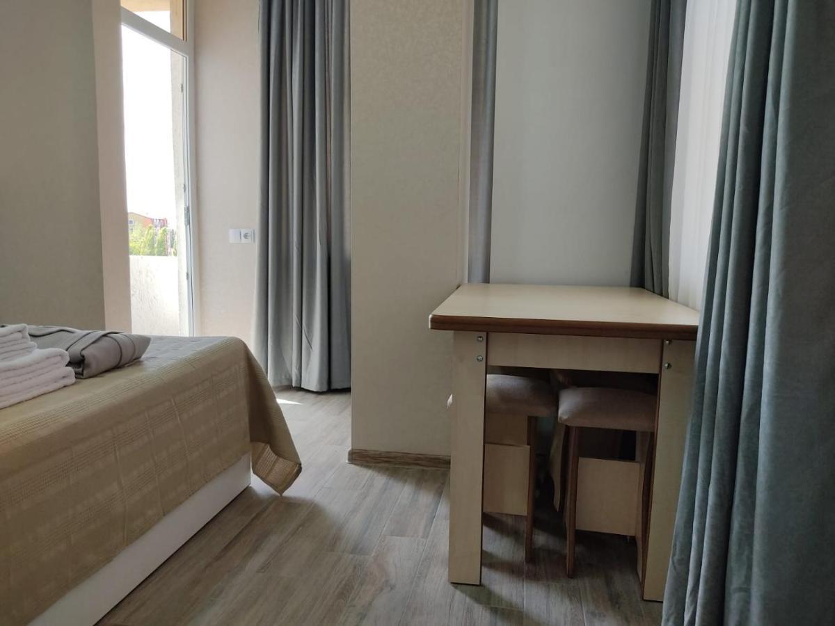 Pushkin Street Pearl Hotel Kutaisi Ngoại thất bức ảnh