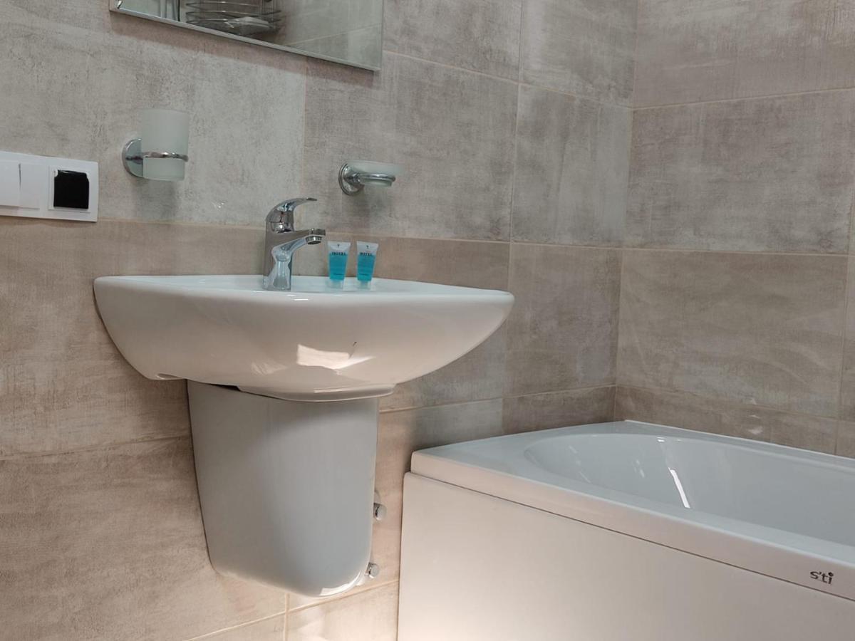 Pushkin Street Pearl Hotel Kutaisi Ngoại thất bức ảnh