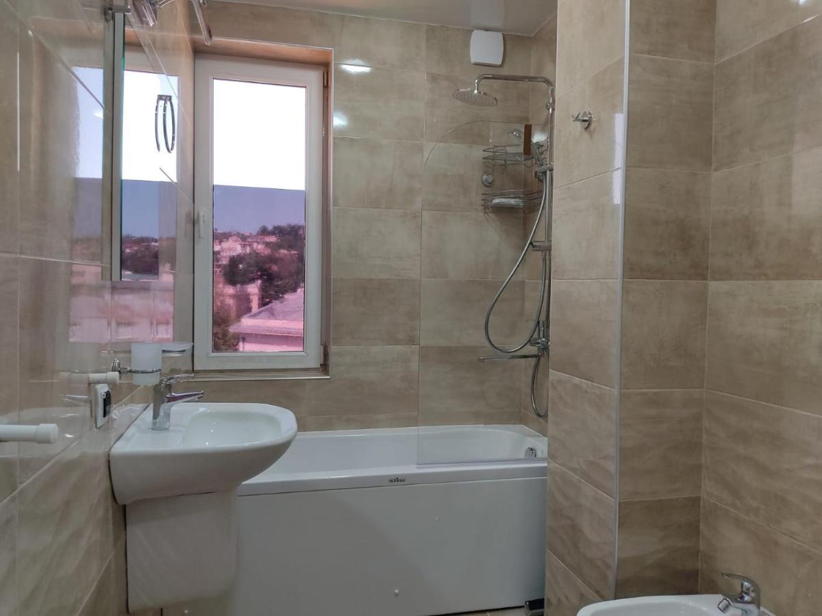 Pushkin Street Pearl Hotel Kutaisi Ngoại thất bức ảnh