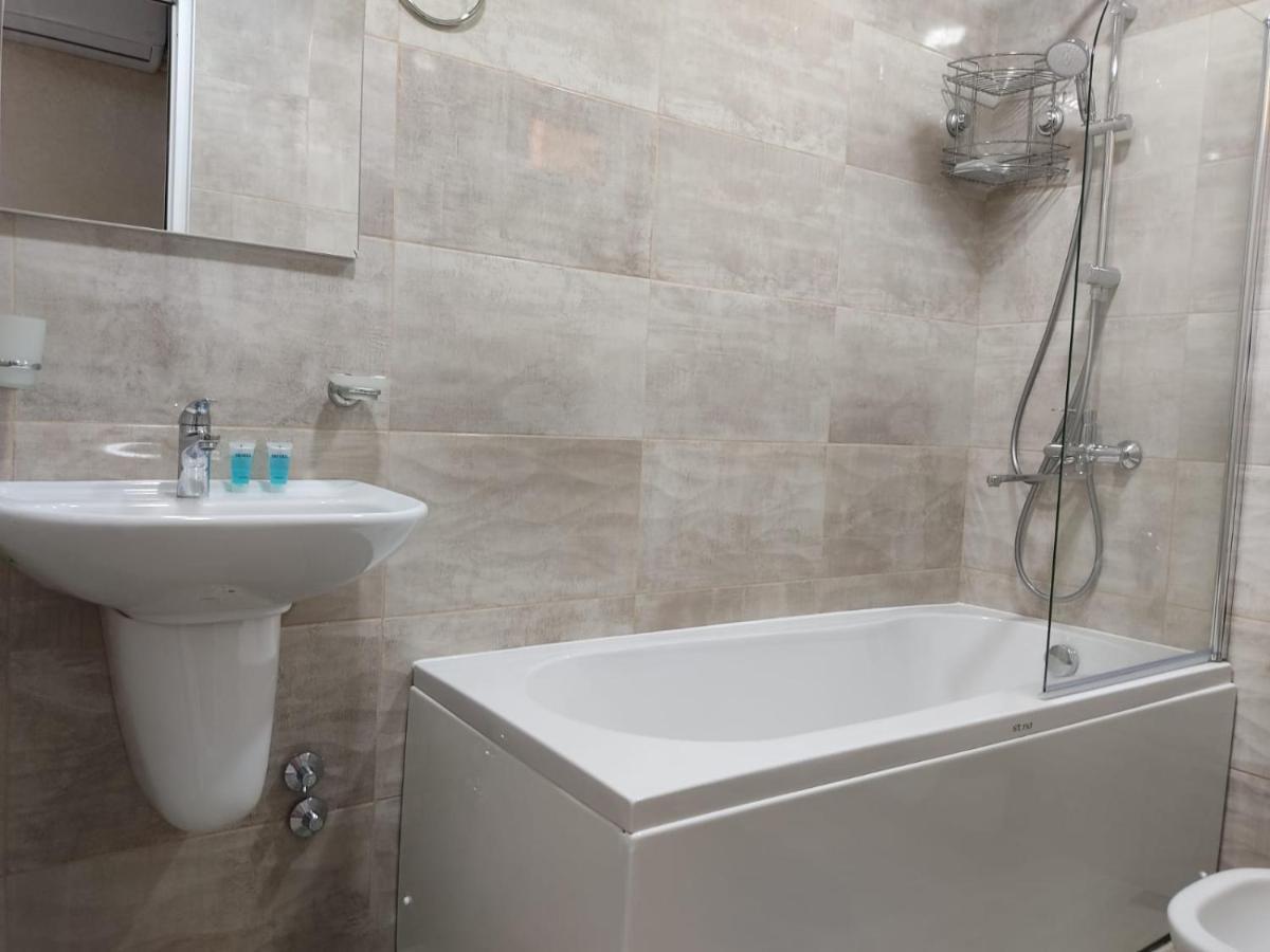 Pushkin Street Pearl Hotel Kutaisi Ngoại thất bức ảnh