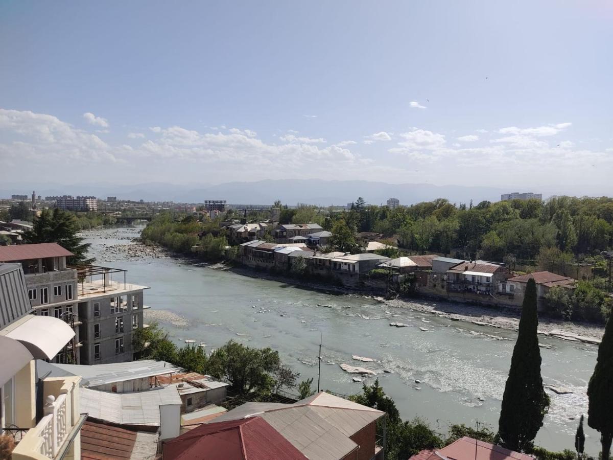 Pushkin Street Pearl Hotel Kutaisi Ngoại thất bức ảnh